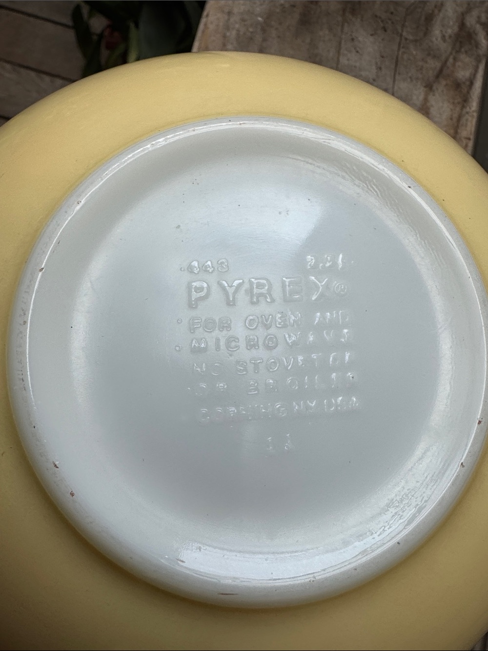 Pyrex Shenandoah Yellow Floral Mixing Bowl- 2.5l.  In terrific shape. - Picture 6 of 6